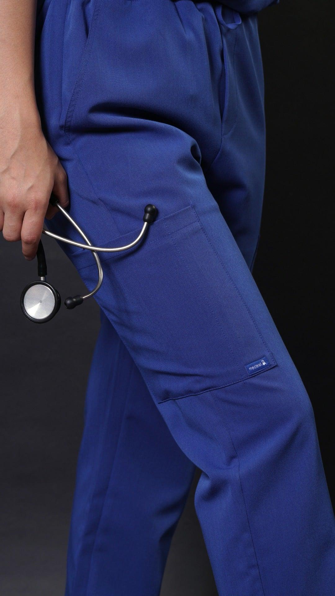 These royal blue scrub pants are straight cut and feature 6 pockets, 2 of which are cargo pockets. They're perfect for carrying all of your essential items with you while you're on the job.